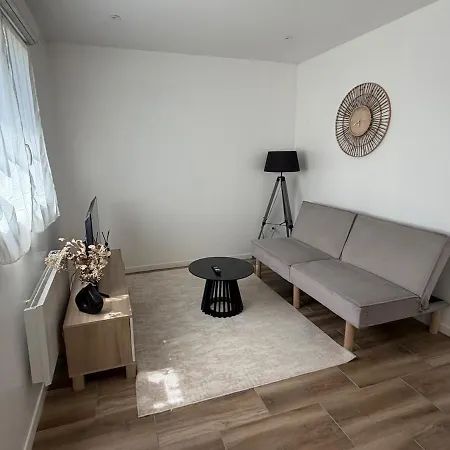 アパート Cozy With Easy Access To Paris & Parc Des Expositions スヴラン