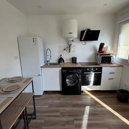 アパート Cozy With Easy Access To Paris & Parc Des Expositions スヴラン
