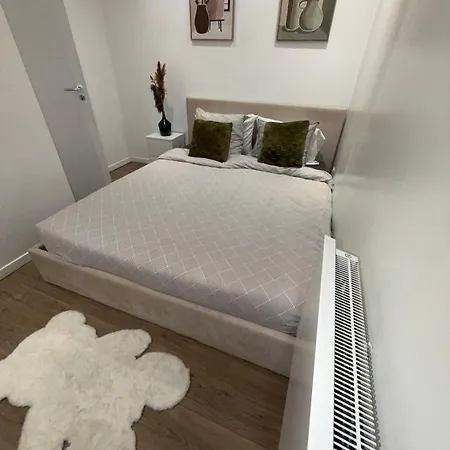 アパート Cozy With Easy Access To Paris & Parc Des Expositions スヴラン