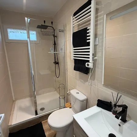Cozy With Easy Access To Paris & Parc Des Expositions Lägenhet *
