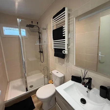 アパート Cozy With Easy Access To Paris & Parc Des Expositions スヴラン